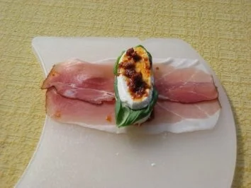 Rezept: Mozarella im Speckmantel Bild Nr. 3 Mozarella im Speckmantel - Rezept - Bild Nr. 3