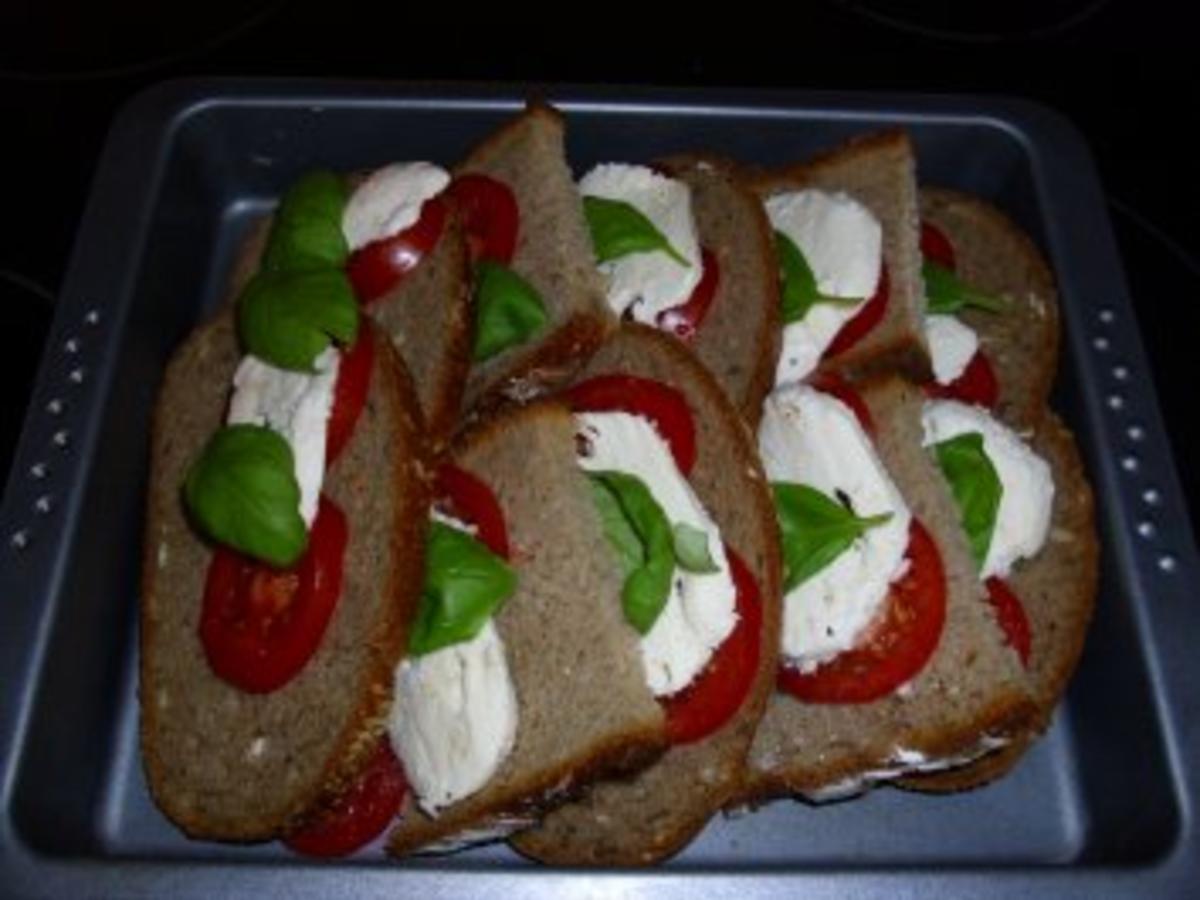 Tomaten-Mozarella-Schnitten - Rezept mit Bild - kochbar.de