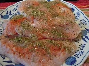 Rezept: Spargel legt sich auf Putenschnitzel und wird mit Käsesoße überbacken Bild Nr. 2 Spargel legt sich auf Putenschnitzel und wird mit Käsesoße überbacken - Rezept - Bild Nr. 2