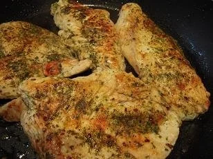 Rezept: Spargel legt sich auf Putenschnitzel und wird mit Käsesoße überbacken Bild Nr. 4 Spargel legt sich auf Putenschnitzel und wird mit Käsesoße überbacken - Rezept - Bild Nr. 4