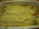Spargel legt sich auf Putenschnitzel und wird mit  Käsesoße überbacken - Rezept