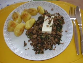 Rezept: Hackfleisch mit Blattspinat Hackfleisch mit Blattspinat - Rezept