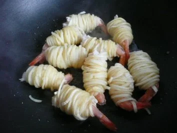 Rezept: TAPAS/Fisch:Scampi im Kartoffelmantel Bild Nr. 4 TAPAS/Fisch:Scampi im Kartoffelmantel - Rezept - Bild Nr. 4