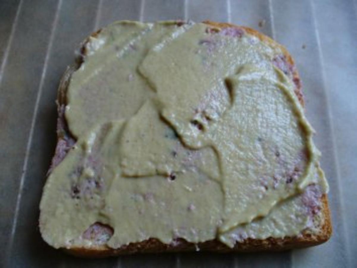 verschiedene Toastscheiben mit Käse überbacken - Rezept - Bild Nr. 3