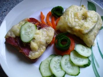 verschiedene Toastscheiben mit Käse überbacken - Rezept