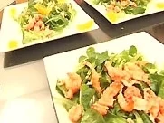 Feldsalat mit Krebsschwänzen und Orangensoße - Rezept