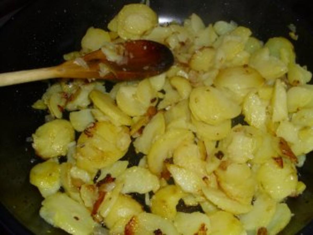 Gebratenes 3 Minuten Sauerkraut mit Kasseler Kotelett und überbackenen Bratkartoffeln - Rezept - Bild Nr. 2
