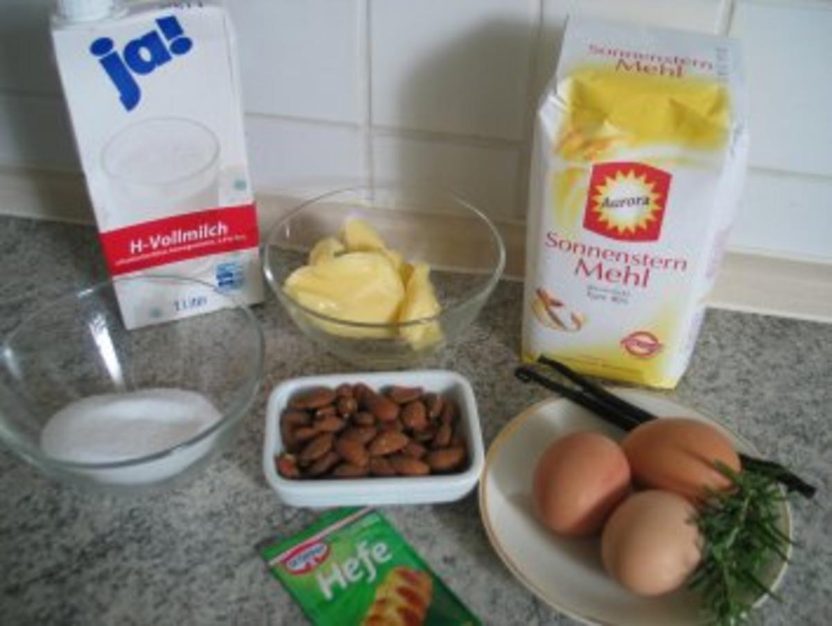 Brot + Brötchen: Vanille-Hefekranz mit Rosmarin - Rezept