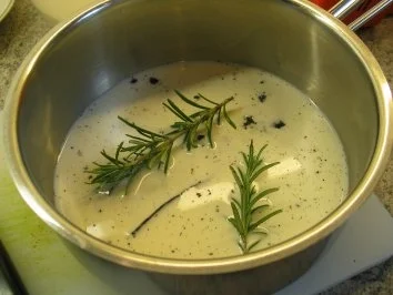 Rezept: Brot + Brötchen: Vanille-Hefekranz mit Rosmarin Bild Nr. 2 Brot + Brötchen: Vanille-Hefekranz mit Rosmarin - Rezept - Bild Nr. 2