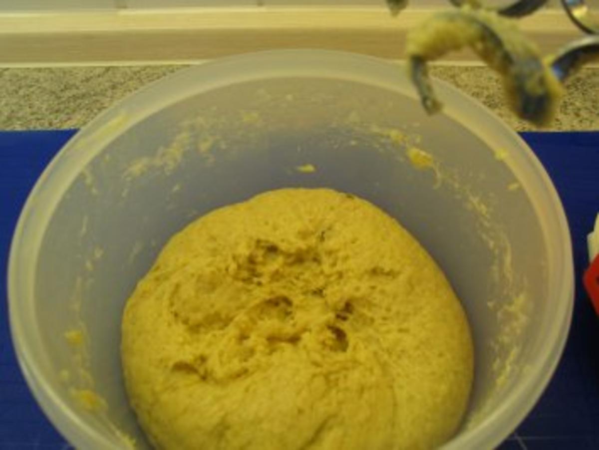Brot + Brötchen: Vanille-Hefekranz mit Rosmarin - Rezept - Bild Nr. 3