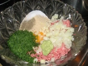 Rezept: Fleisch: Wasabi-Petersilienröllchen an frischem Champignonsößchen... Bild Nr. 8 Fleisch: Wasabi-Petersilienröllchen an frischem Champignonsößchen... - Rezept - Bild Nr. 8