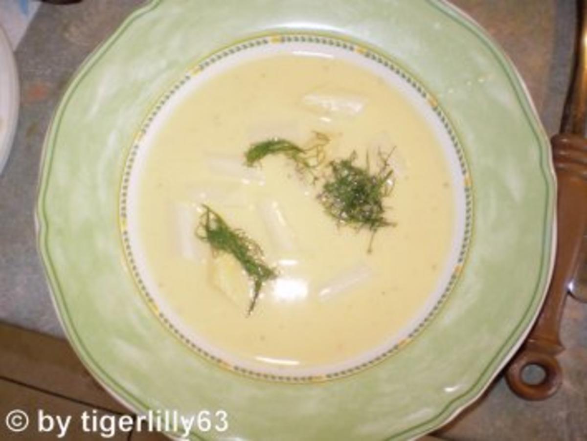 Bilder für Spargel--Creme-Suppe Rezept