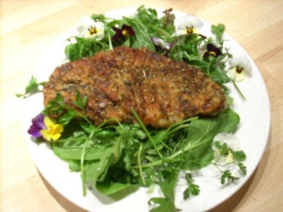 Kräuterschnitzel auf Wildkräutersalat - Rezept - Bild Nr. 3