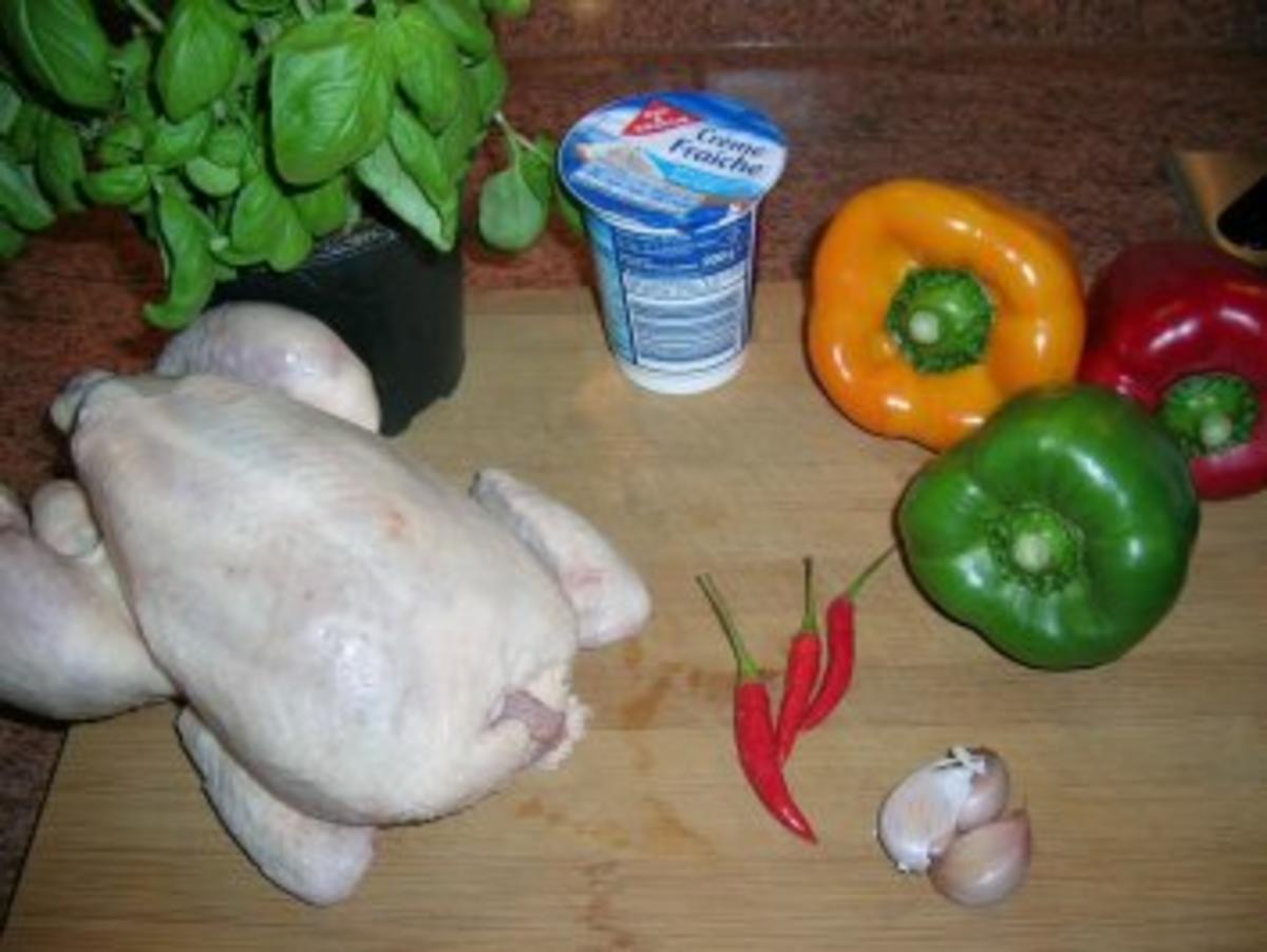 Baslikum-Huhn mit Basilikum-Paprika-Schaum und Buttergnocchi - Rezept - Bild Nr. 2