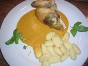 Baslikum-Huhn mit Basilikum-Paprika-Schaum und Buttergnocchi - Rezept