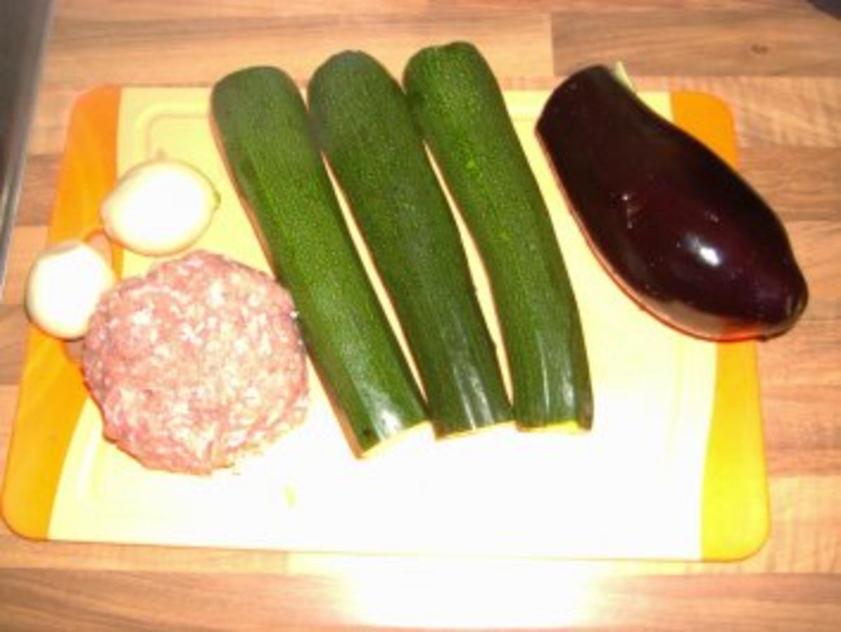 Bilder für Nudelsoße / Gehacktessoße mit Zucchini und Aubergine Fettarm - Rezept