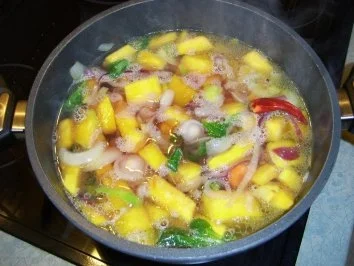 Kürbiscremsuppe mit Champignons und Feldsalatstreifen - Rezept - Bild Nr. 6