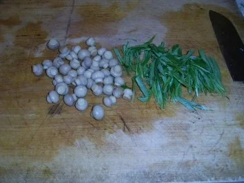 Kürbiscremsuppe mit Champignons und Feldsalatstreifen - Rezept - Bild Nr. 7