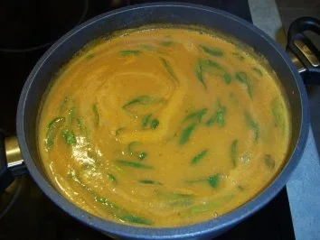 Kürbiscremsuppe mit Champignons und Feldsalatstreifen - Rezept - Bild Nr. 9