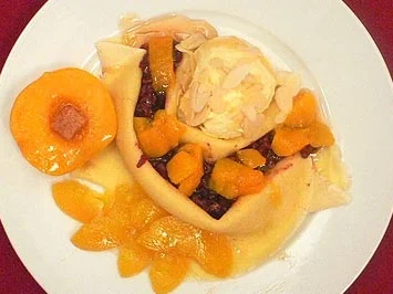 Rezept: Crêpe Suzette mit Vanilleeis an Granatapfel-Mango-Chutney Crêpe Suzette mit Vanilleeis an Granatapfel-Mango-Chutney - Rezept