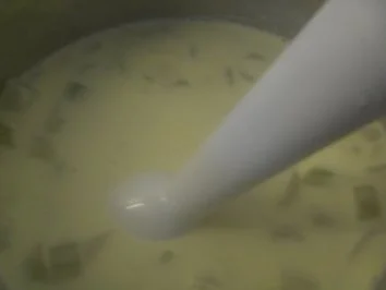 Rezept: Melonen-Zuchini-Schaum-Süppchen Bild Nr. 6 Melonen-Zuchini-Schaum-Süppchen - Rezept - Bild Nr. 6