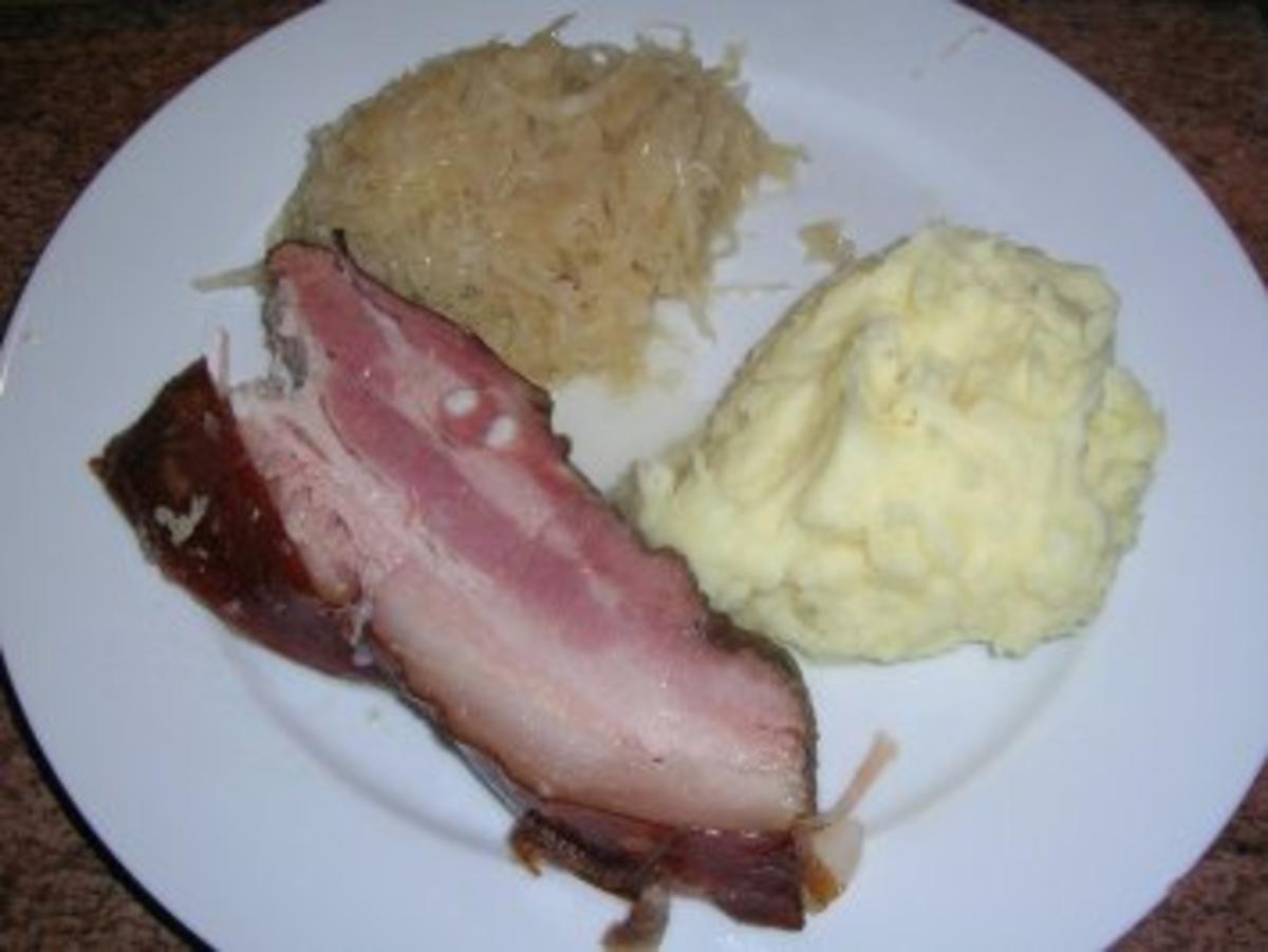 Geräucherter Speck an Sauerkraut und Kartoffelpüree - Omas alte, aber kalorienreiche Küche - Rezept - Bild Nr. 2