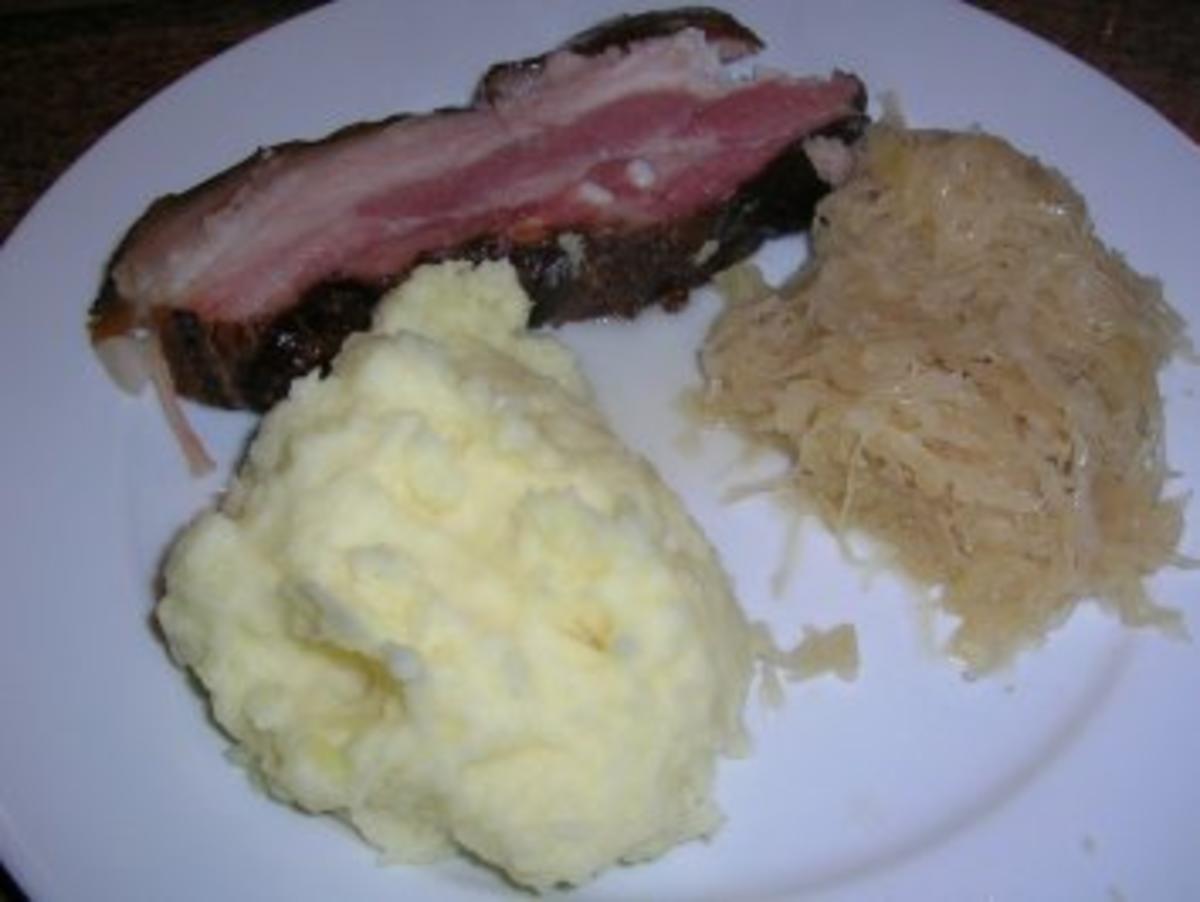 Geräucherter Speck an Sauerkraut und Kartoffelpüree - Omas alte, aber kalorienreiche Küche - Rezept - Bild Nr. 3