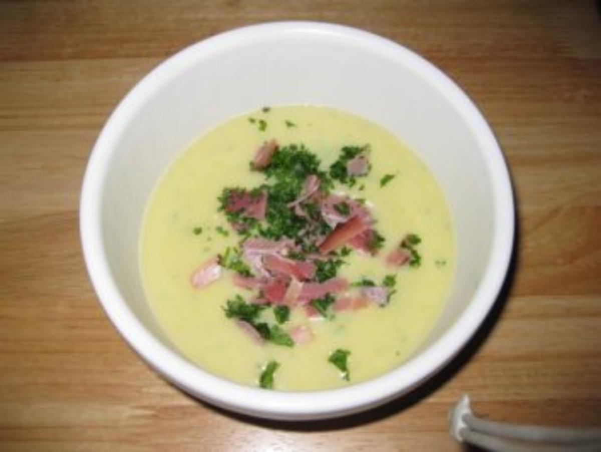 Kohlrabi-Kartoffel-Suppe mit feinen Lachsschinkenstreifen - Rezept ...