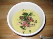 Kohlrabi-Kartoffel-Suppe mit feinen Lachsschinkenstreifen - Rezept