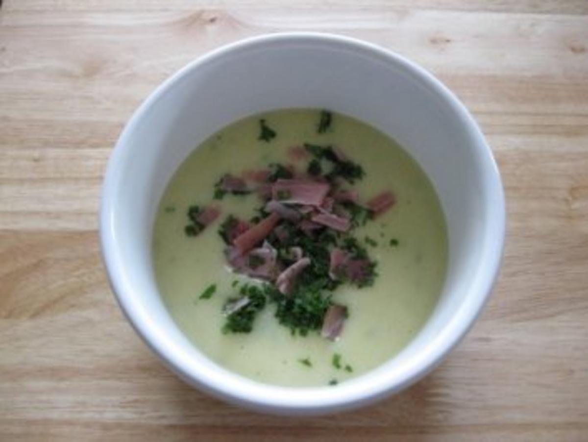 Kohlrabi-Kartoffel-Suppe mit feinen Lachsschinkenstreifen - Rezept - Bild Nr. 8