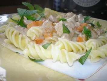 Nudeln mit Zironen- Sahne Sauce - Rezept