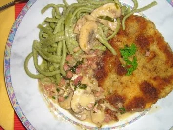 Schnitzel Jägerart an Bärlauchspätzle - Rezept