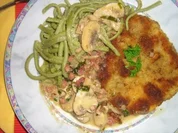 Schnitzel Jägerart an Bärlauchspätzle - Rezept