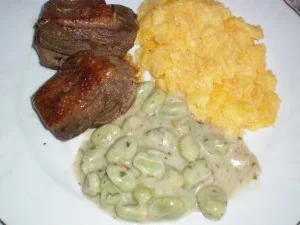 Knoblauch- Ente mit Polenta und Rahmbohnen - Rezept