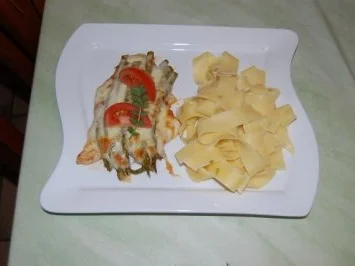 Putenschnitzel mit grünem Spargel und Mozzarella gratiniert - Rezept