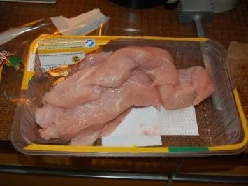 Putenschnitzel mit grünem Spargel und Mozzarella gratiniert - Rezept - Bild Nr. 2