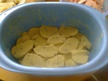 Rezept: Knödelauflauf ! Knödel von gekochten Kartoffeln,waren über ! Mit Bilder.......... Bild Nr. 3 Knödelauflauf ! Knödel von gekochten Kartoffeln,waren über ! Mit Bilder.......... - Rezept - Bild Nr. 3