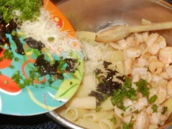 Pasta- Rigatoni mit Shrimp und getrockneten Tomaten  mit kick - Rezept - Bild Nr. 3