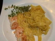 Crevetten: King Prawns mit Bandnudeln und Mango-Chili-Sauce - Rezept