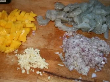 Rezept: Crevetten: King Prawns mit Bandnudeln und Mango-Chili-Sauce Bild Nr. 3 Crevetten: King Prawns mit Bandnudeln und Mango-Chili-Sauce - Rezept - Bild Nr. 3