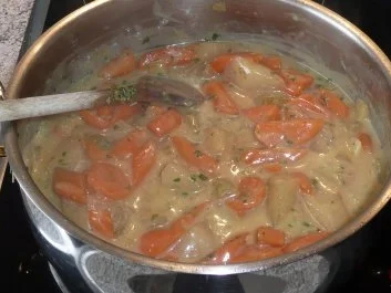 ~ Wurstspießchen, Karottengemüse und gebratene Kartoffelklöße ~ - Rezept - Bild Nr. 2