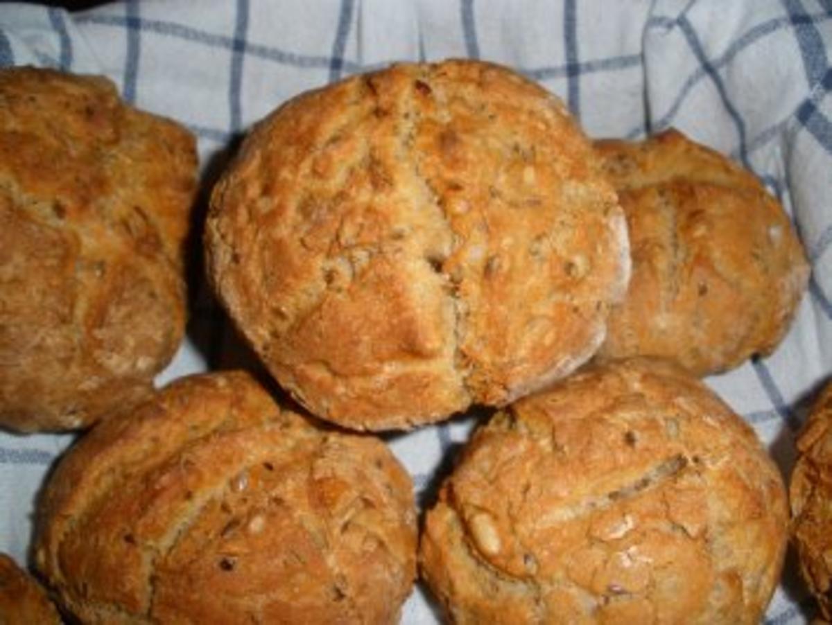 Brot/Brötchen - pikante Topfen - Kornbrötchen - Rezept