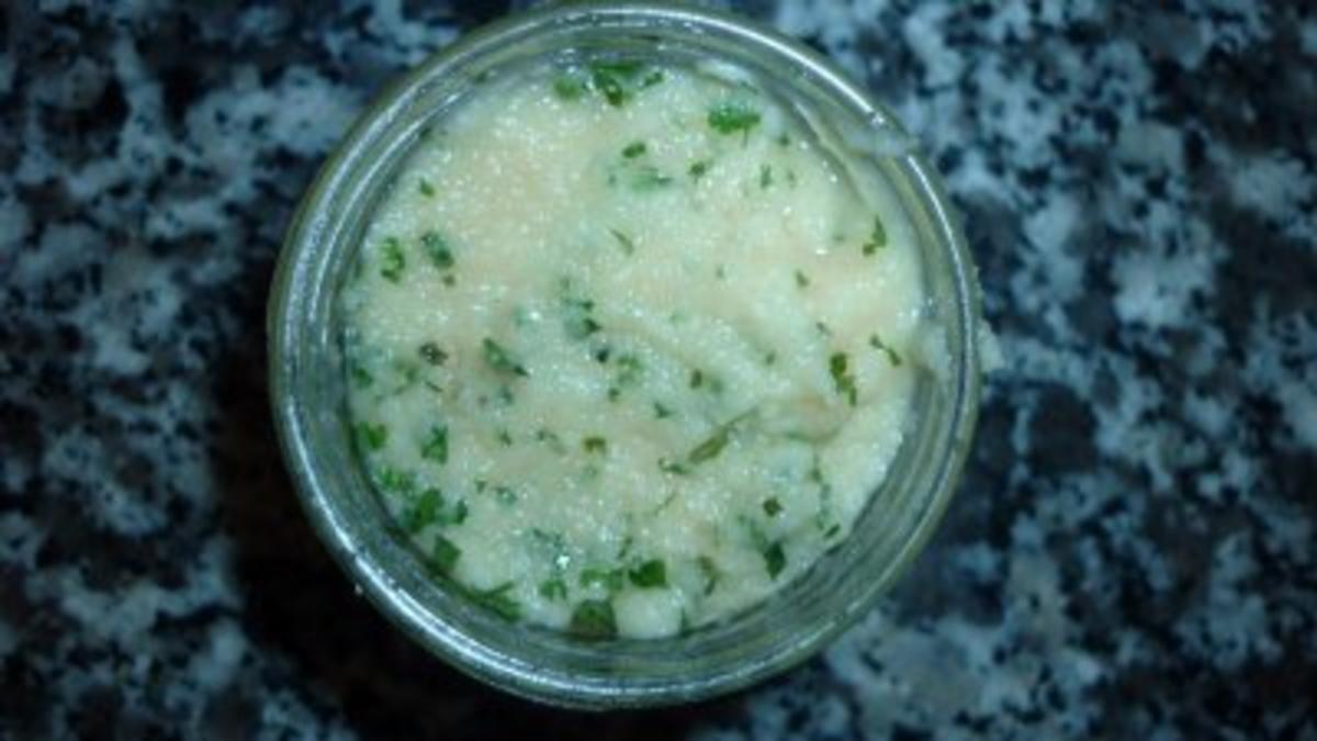 Knoblauchpaste mit Kräutern - Rezept mit Bild - kochbar.de