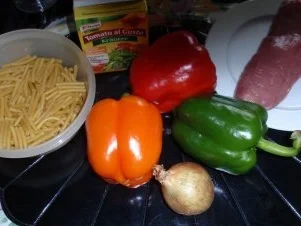 Schweinefilet auf Paprikagemüse und Maccheroninudeln - Rezept - Bild Nr. 3