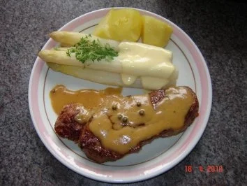 Fleisch : Pfeffersteak mit Spargel - Rezept