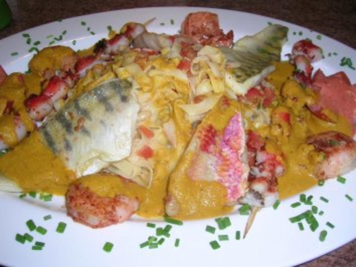 Edelfischplatte mit Fettuccini und Curryschaum - Rezept - Bild Nr. 2