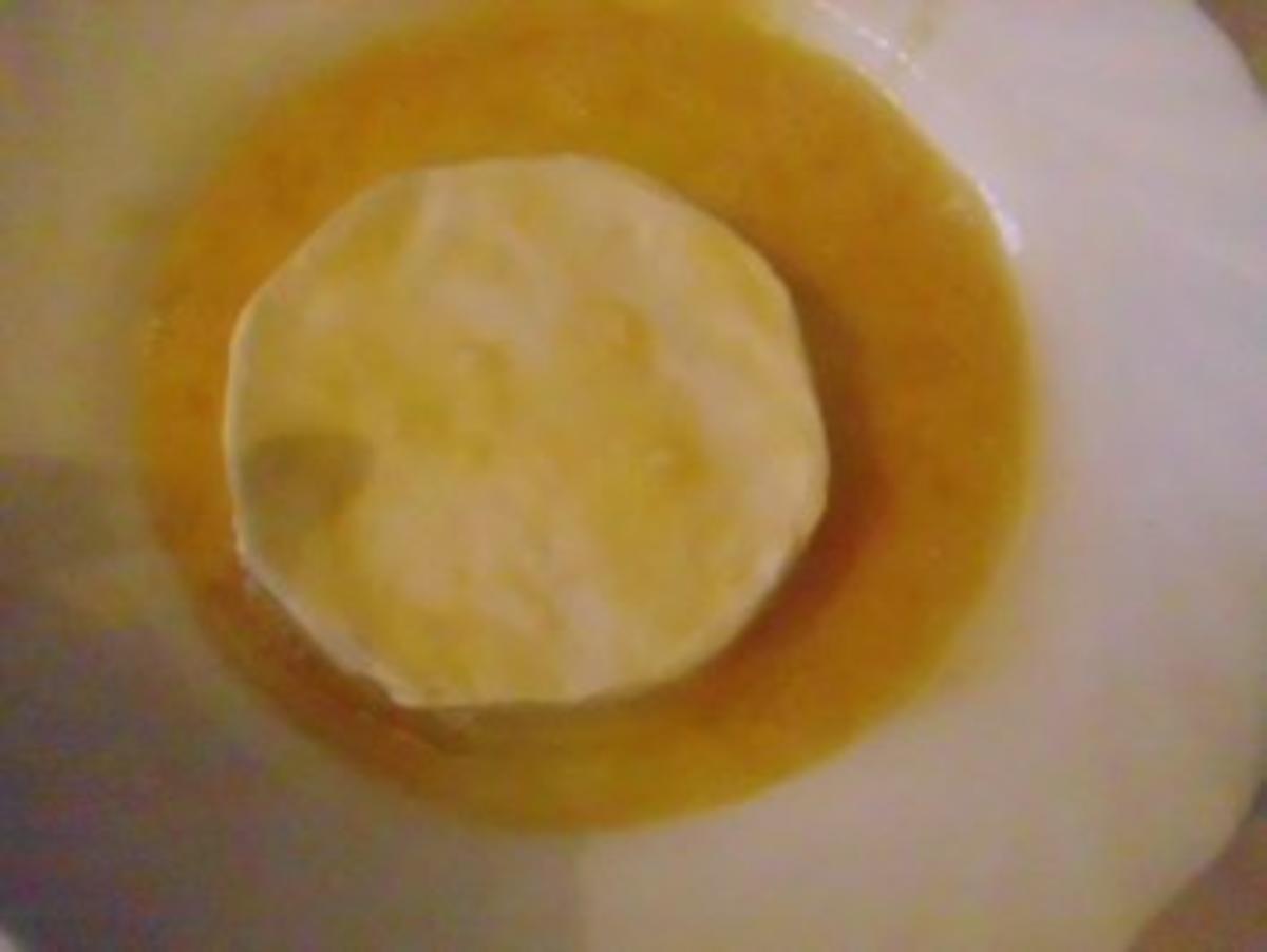 Camembert gebraten mit Preiselbeeren und Schlagsahne - Rezept - Bild Nr. 3