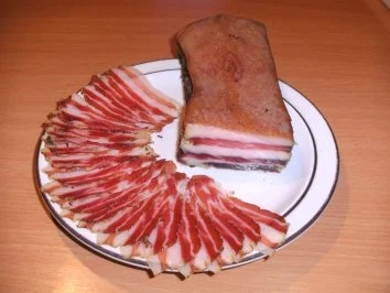 Wursten: Schweinebauch, gepökelt und luftgetrocknet - Rezept