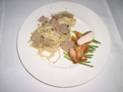 Tagliatelle mit Hähnchenbrust, schwarzen Trüffeln und grünem Spargel - Rezept