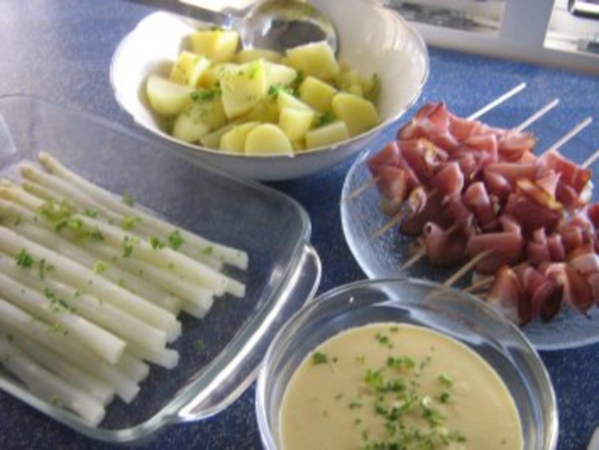 Spargel klassisch an Schinkenspießchen serviert - Rezept - Bild Nr. 4